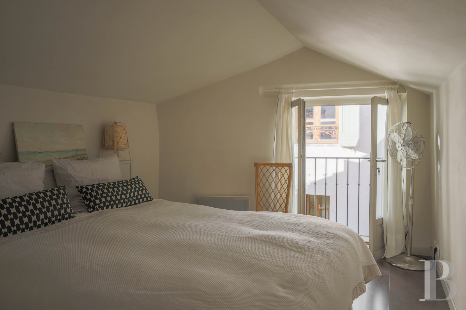 Dans les Alpes-de-Haute-Provence, au sud de Forcalquier, une maison de village traditionnelle et audacieuse - photo  n°45